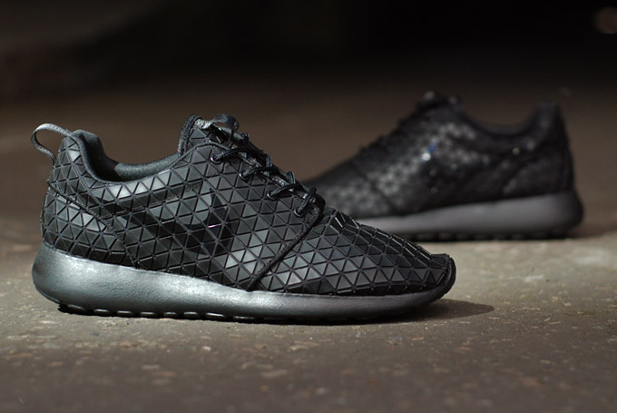 all black roshes womens