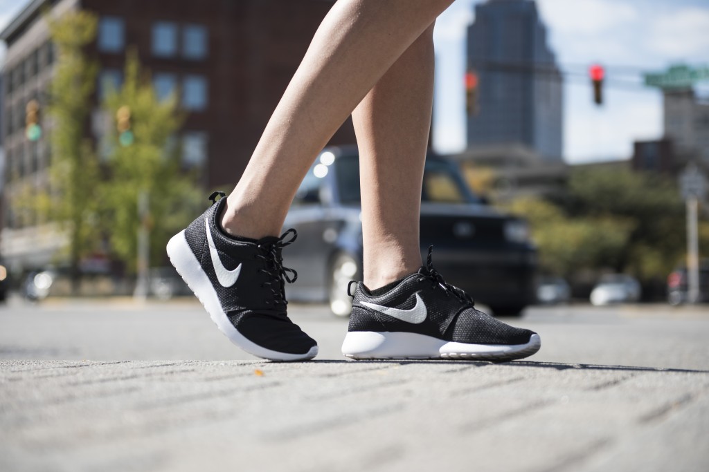 women's roshe one casual sneakers