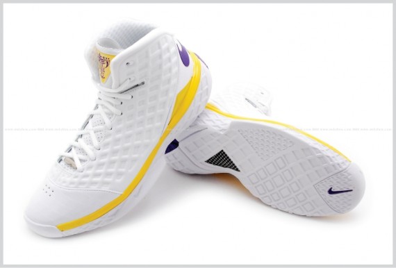 nike_zoom_kobe_iii_lakers_mvp_pe_3