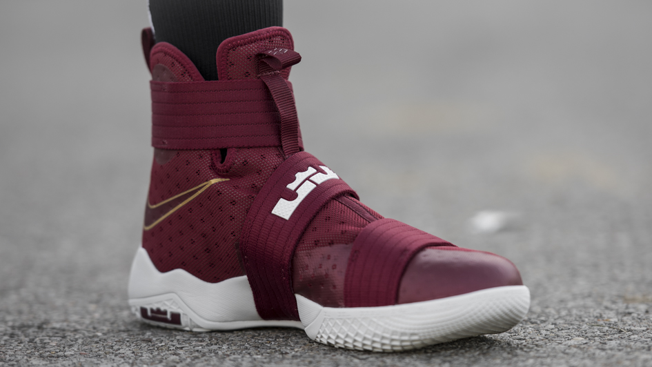 finish line lebron soldier