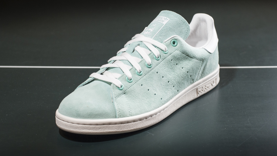 stan smith tennis shoes