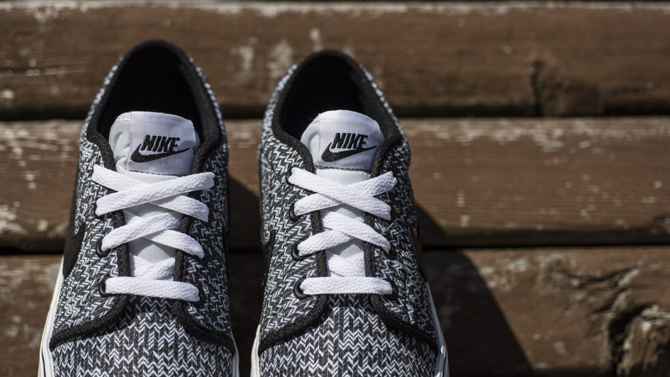 nike toki mid sneaker