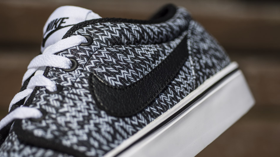 nike toki mid sneaker