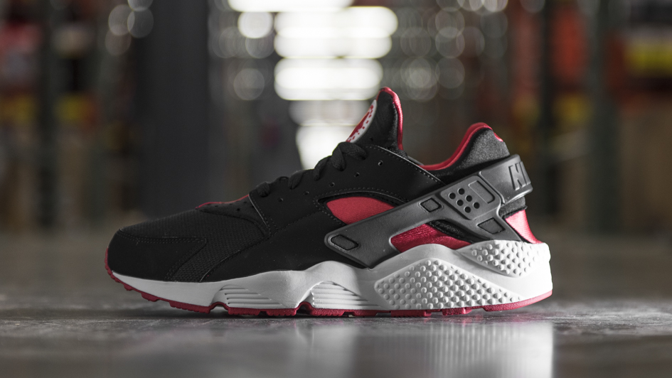 nike huarache mens black and red