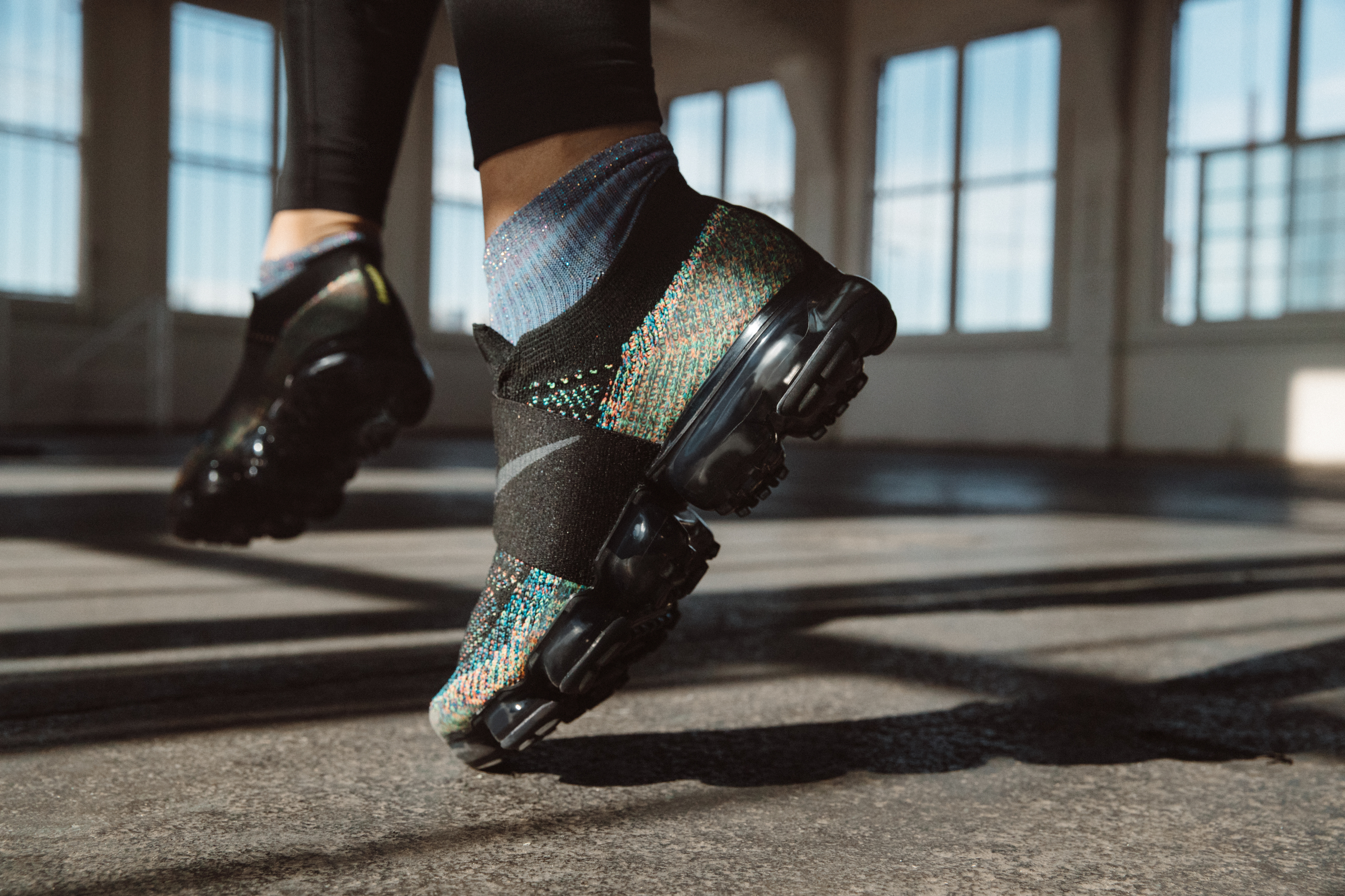 Vapormax moc outlet multicolor on feet