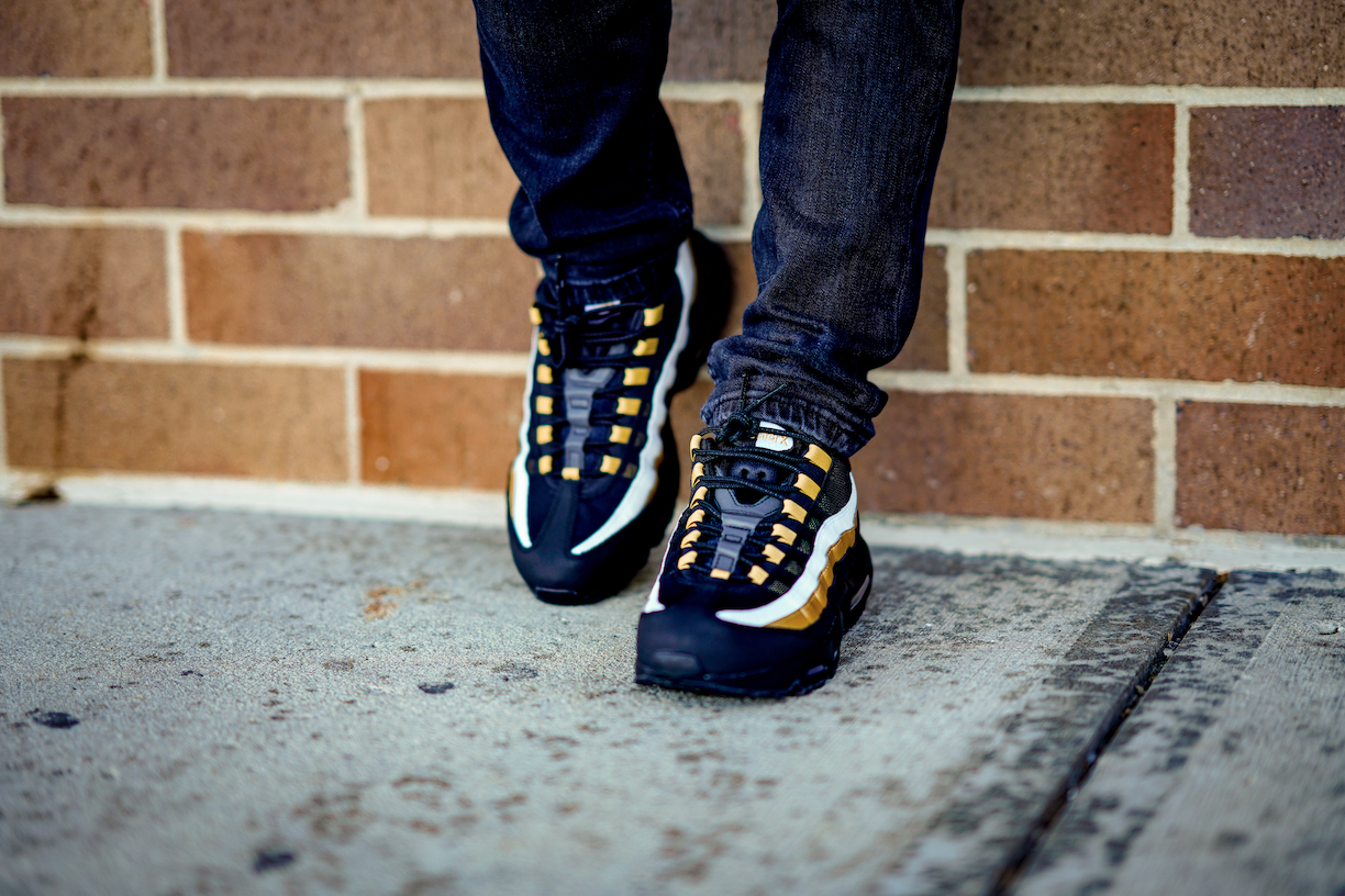 nike air max 95 og black metallic gold white