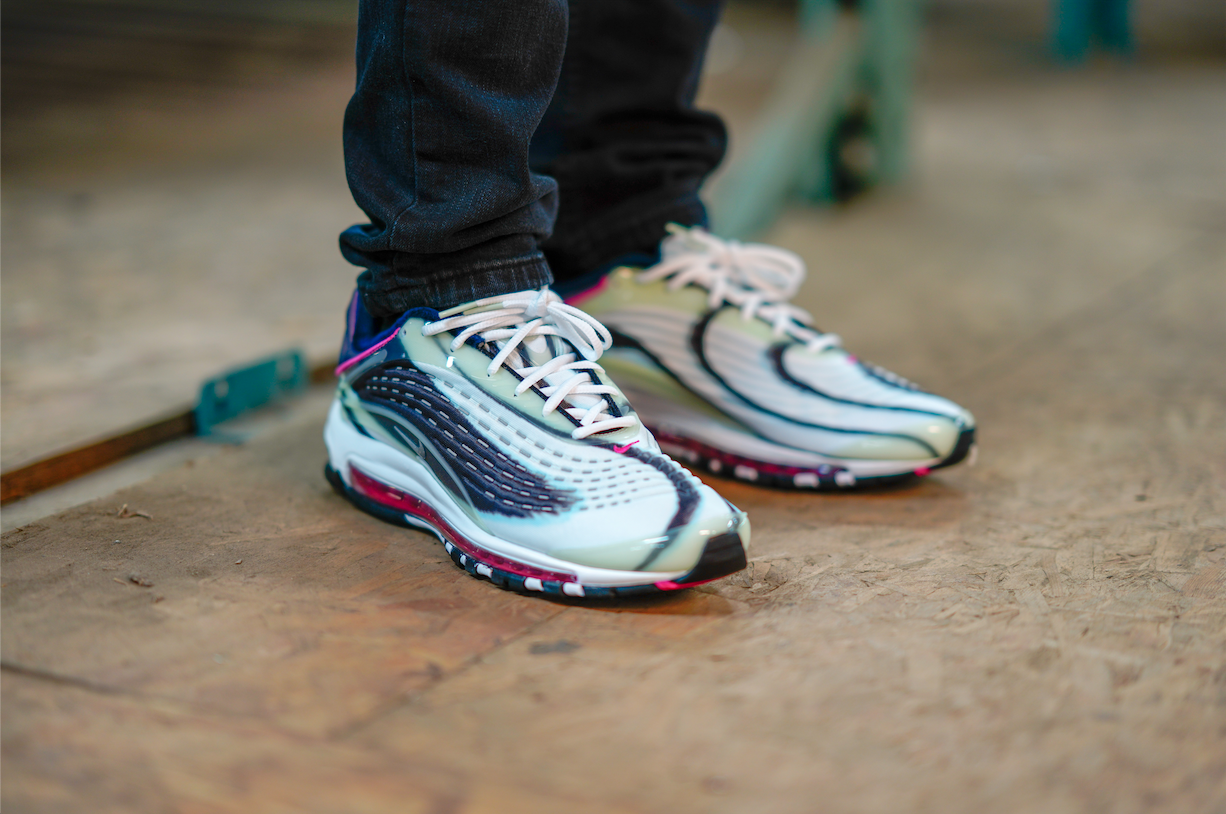 nike air max deluxe metallic silver