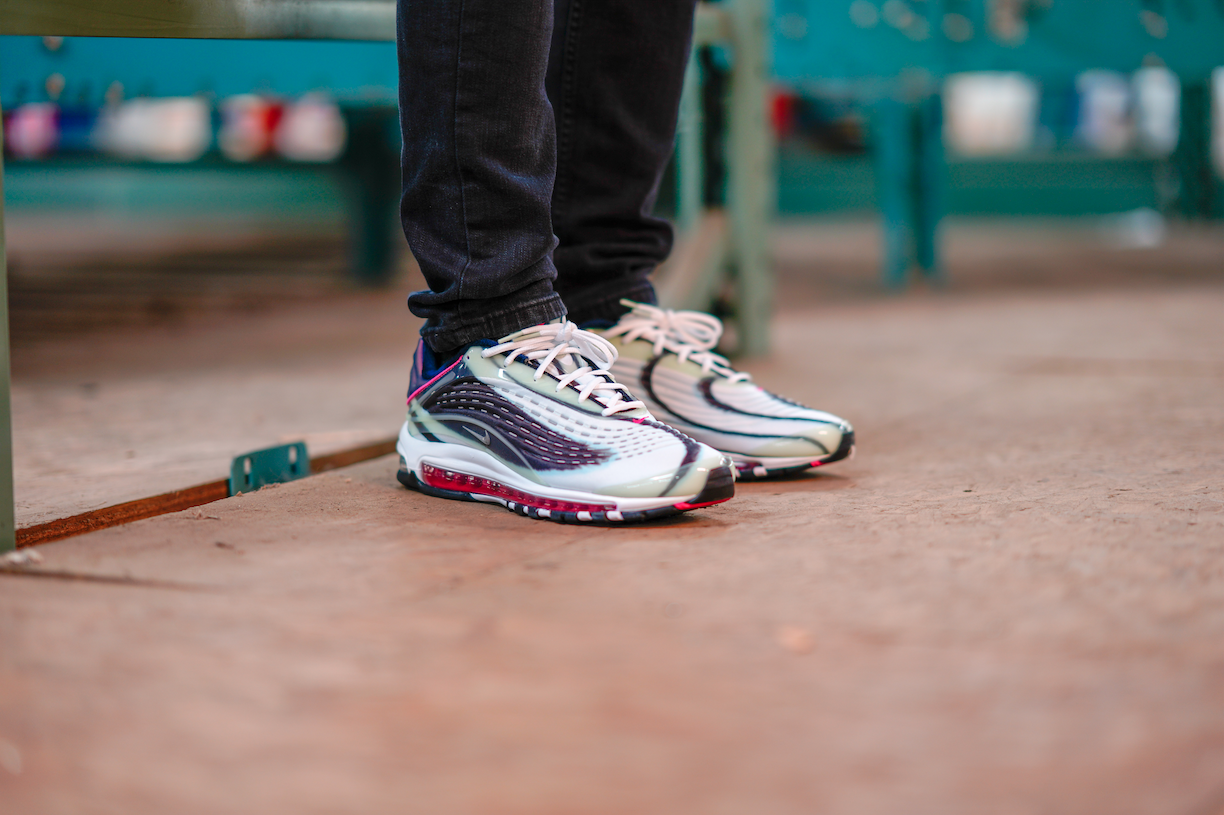 nike air max deluxe metallic silver