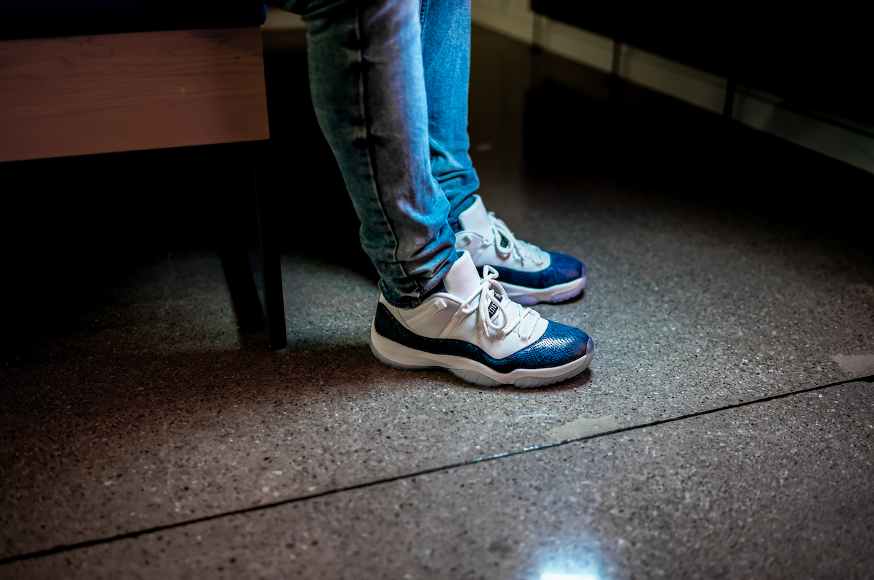 jordan retro 11 navy blue and white low