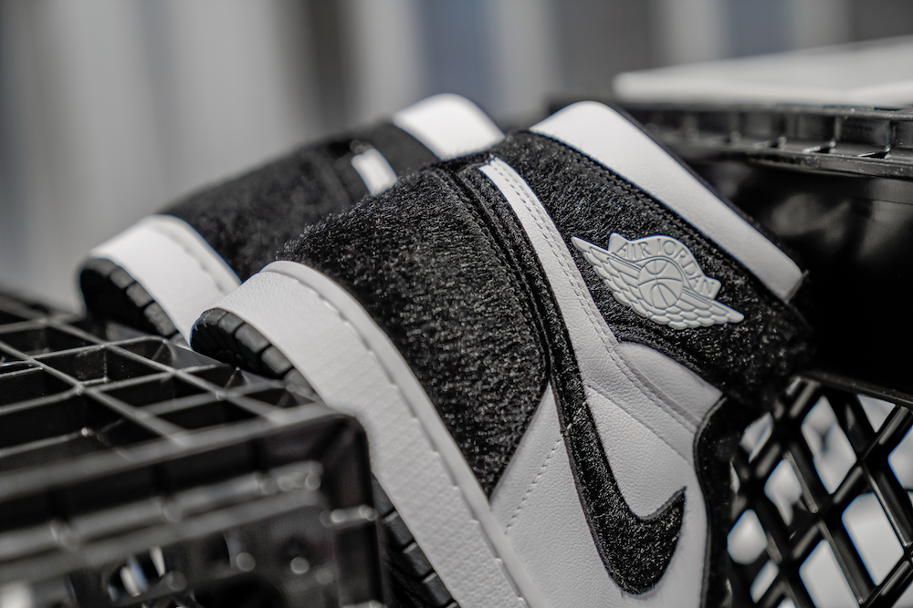 black and white jordan 1 high twist